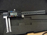 Digitální posuvné měřítko na vnitřní zápichy 20-170mm , zápich 2,5mm , čelisti 60mm