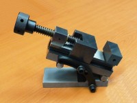 Přesný naklápěcí sinusový svěrák 125mm s maticí a šroubem